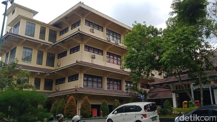 Gedung utama pemerintah Kabupaten Klaten di jalan Pemuda.