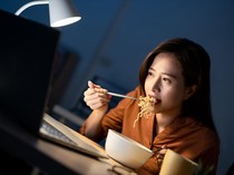 Mi Instan Sulit Dicerna? Dokter Jelaskan Waktu dan Risikonya