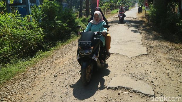 Kondisi jalan Desa Kedungsari Kecamatan Gebog rusak parah, Rabu (9/8/2022).
