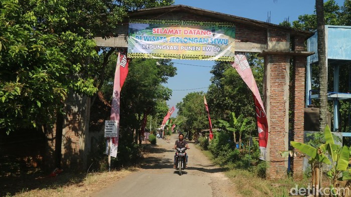 Kondisi jalan Desa Kedungsari Kecamatan Gebog rusak parah, Rabu (9/8/2022).