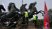 Perawatan patung itu rutin dilakukan agar kondisi patung tetap terawat. Sekaligus menyambut momen peringatan HUT RI 17 Agustus 2022.