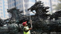 Patung ini merupakan salah satu patung ikonik ibu kota. Patung ini menggambarkan Arjuna mengendarai kuda yang dikendalikan Kresna dalam epos Mahabarata. Terdapat delapan patung kuda yang melambangkan delapan sifat kepemimpinan Asta Brata. 