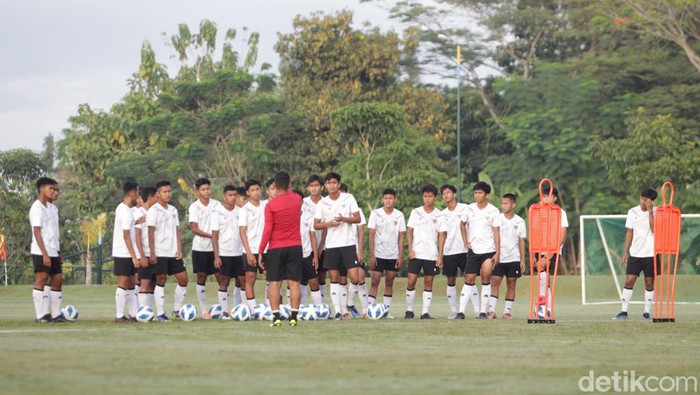 Jelang laga semifinal lawan Myanmar, timnas U-16 menggelar latihan di lapangan Yogyakarta Independent School, Sleman, Selasa (9/8/2022).