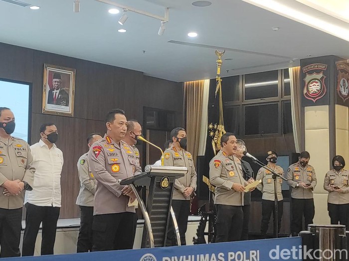 Kabareskrim Komjen Agus Andrianto saat jumpa pers penetapan tersangka kasus Brigadir J (Brigadir Yoshua)