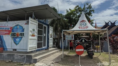 Potret Aktivitas Kantor Kelurahan di Makassar yang Numpang di Kontainer