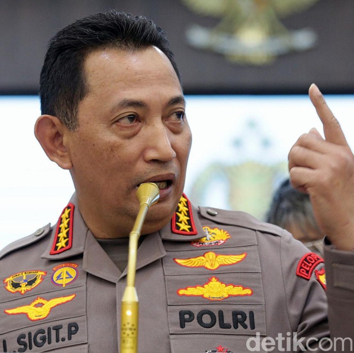 Kapolri Jenderal Listyo Sigit Prabowo mengumumkan penanganan terbaru kasus tewasnya Brigadir J di Mabes Polri, Jakarta, Selasa (9/8/2022). Eks Kadiv Propam Polri Irjen Ferdy Sambo ditetapkan sebagai tersangka.