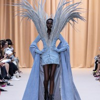 Jean Paul Gaultier menampilkan gaun unik untuk koleksi Couture 2022 dalam fashion show di Paris, Prancis, 6 Juli 2022. Foto: Peter White/Getty Images.