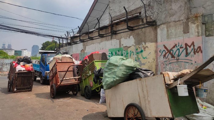 Kondisi di Jl Kenanga, Kramat yang disebut ada sampah.