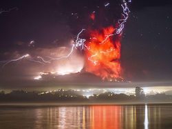 Memotret Lelehan Lava, Cantik di Kamera Tapi Menantang Maut