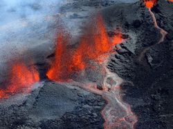 Memotret Lelehan Lava, Cantik di Kamera Tapi Menantang Maut