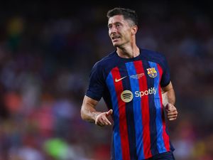 Lewandowski Dijambret di Depan Gerbang Latihan Barcelona