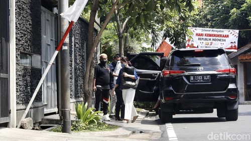 LPSK mendatangi rumah pribadi Irjen Ferdy Sambo. LPSK bakal melakukan asesmen atau penilaian psikologis terhadap istri Irjen Ferdy Sambo, Putri Candrawathi.