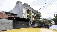 Begini suasana di sekitar rumah Putri Candrawathi saat LPSK tiba. Juru Bicara LPSK, Rully Novian, mengatakan asesmen Putri Candrawathi di rumah pemohon merupakan hal yang wajar.