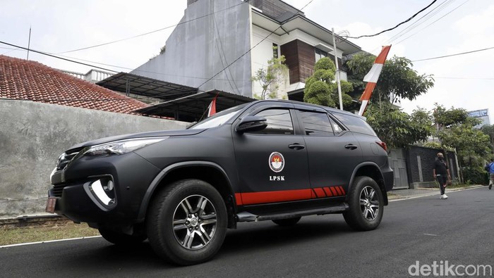 LPSK Datangi Rumah Irjen Ferdy Sambo LPSK mendatangi rumah pribadi Irjen Ferdy Sambo. LPSK bakal melakukan asesmen atau penilaian psikologis terhadap istri Irjen Ferdy Sambo, Putri Candrawathi.