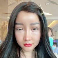 Setelah berhasil membuat publik penasaran, Lucinta yang menyebut dirinya sebagai Ratu 9 Nyawa itu akhirnya mengungkap penampilannya melalui video yang diunggahnya ke akun TikTok dan Instagram pribadi. Dalam video-video tersebut wajah baru Lucinta pun sudah semakin jelas terlihat dan tak lagi ditutup-tutupi. Foto: TikTok/@lucintaluna12