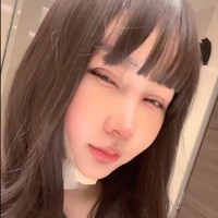 Lucinta Luna sempat kembali menghebohkan publik karena serangkaian operasi plastik yang dijalaninya, mulai dari operasi potong leher hingga ganti kulit. Sempat menutupi penampilannya hingga membuat publik penasaran, akhirnya Lucinta kini mengungkap wajah barunya hasil operasi plastik. Foto: TikTok/@lucintaluna12