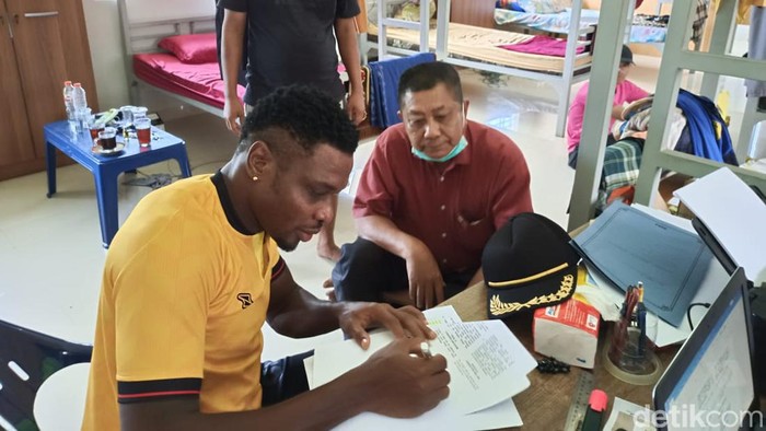 Mantan pemain Persipura, Olisa meneken kontrak bersama PSDS Deli Serdang.