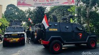 Mobil itu berada di depan rumah Ferdy Sambo tepat pukul 16.19 WIB.