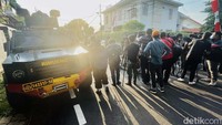 Dalam kasus ini, Polri telah menetapkan tiga orang tersangka yakni Bharada Richard Eliezer (E), Brigadir Ricky Rizal, dan K.