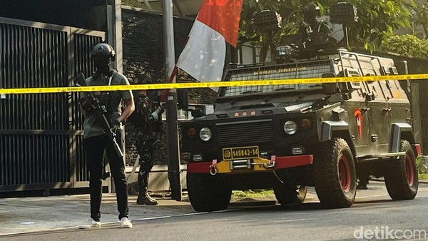 Mobil Taktis Disiagakan di Rumah Ferdy Sambo
