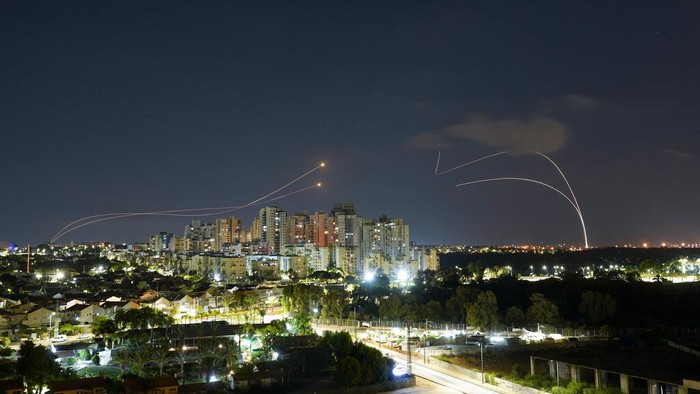 Israel's Iron Dome anti-missile system fires to intercept rockets launched from the Gaza Strip towards Israel just before a cease-fire between Palestinians and Israel takes effect, in Ashkelon southern Israel, Sunday, Aug. 7, 2022. A cease-fire between Israel and Palestinian militants has taken effect in a bid to end nearly three days of violence that has killed dozens of Palestinians. Egyptian officials had worked to bring the sides to an agreement after the flare-up of fighting that saw Israeli aircraft pound targets in Gaza and militants fire hundreds of rockets that reached deep into Israel. (AP Photo/Tsafrir Abayov)