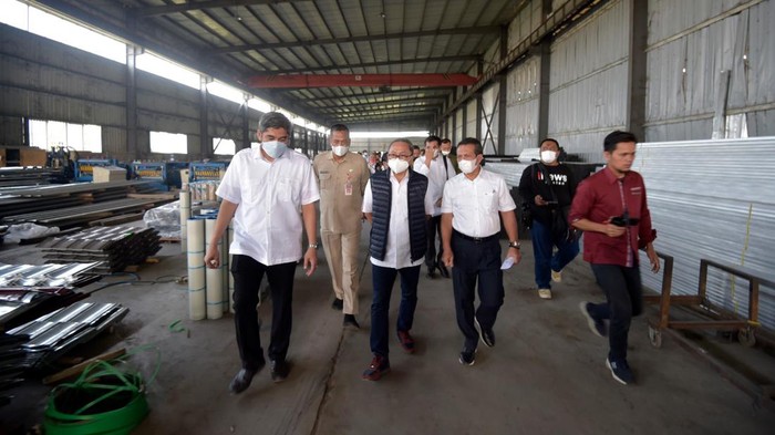 Momen Kemendag Amankan Produk Baja Senilai Rp41,6 M Menteri Perdagangan Zulkifli Hasan bertindak tegas dan cepat mengamankan sejumlah produk baja yang diduga tidak memenuhi persyaratan mutu Standar Nasional Indonesia (SNI) senilai Rp41,68 miliar.