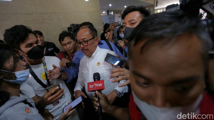 Momen LPSK Koordinasi soal Justice Collaborator Bharada E Perwakilan LPSK mendatangi gedung Bareskrim Polri. Kedatangan LPSK untuk berkoordinasi permohonan justice collaborator (JC) Bharada E.