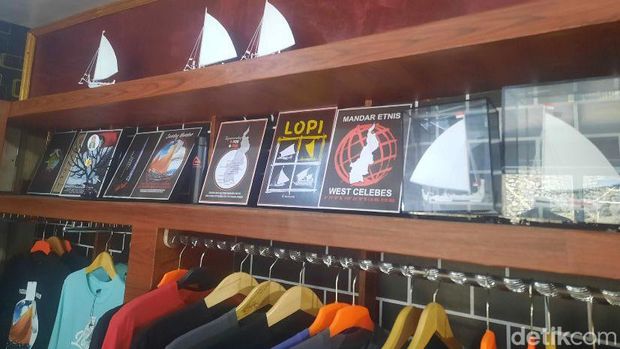 Nursaid Nurdin, pemuda 29 tahun asal Polewali Mandar (Polman), Sulawesi Barat (Sulbar) yang menggunakan media kaos dan artikel.