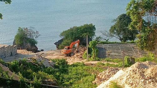 Lokasi tebing di Jimbaran yang diduga dipangkas dan viral di media sosial