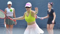 Belakangan Pevita Pearce memang semakin sering latihan tenis. Foto: Instagram Pevita Pearce