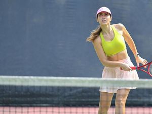 Pevita Pearce Semangat Latihan Tenis, Siap Lomba 17 Agustusan