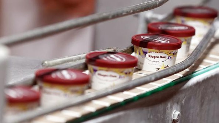 Produknya Ditarik dari Peredaran, Ini Pabrik Haagen Dazs di Perancis ARRAS, FRANCE - NOVEMBER 05: The Haagen-Dazs Factory of General Mills on November 5, 2018 in Arras, France. (Photo by Sylvain Lefevre/Getty Images)