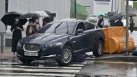 Otoritas Meteorologi Korea (KMA) dalam laporannya, seperti dilansir Reuters, menyebut bagian selatan Seoul menerima lebih dari 100 mm hujan per jam pada Senin (8/8) tengah malam.