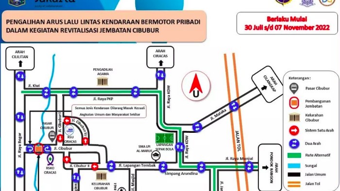 Rekayasa pengalihan arus lalu litas di Jl Lapangan Tembak, Pasar Rebo, Jaktim.