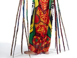 Wanita Ini Punya Kuku Panjang 13 Meter, Ungkap Cara BAB yang Bikin Penasaran