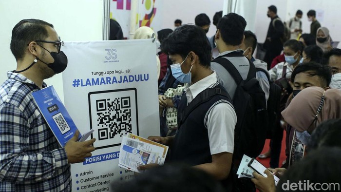 Ribuan Pencari Kerja Serbu Jakarta Job Fair di Thamrin City Suku Dinas Tenaga Kerja, Transmigrasi, dan Energi (Sudin Nakertransgi) Jakpus gelar pameran bursa kerja di Mal Thamrin City. Ribuan pencari kerja menyerbu bursa kerja ini.