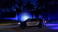 Mar-a-Lago, rumah peristirahatan mantan Presiden AS Donald Trump di Palm Beach, Florida, di grebek Federal Bureau of Investigation (FBI) pada Senin malam. Trump menyampaikan, kediamannya saat itu dikepung, digerebek, dan ditempati oleh sekelompok besar agen FBI yang tidak diberitahukan terlebih dahulu. (AP Photo/Wilfredo Lee)  
