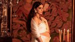 Sonam Kapoor Pamer Perut Hamil