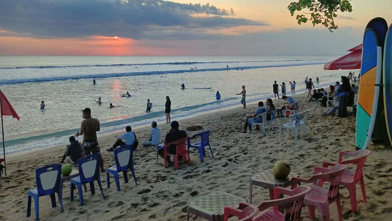Suasana Pantai Kuta, Selasa (9/8/2022). Suasana Pantai Kuta, Selasa (9/8/2022).