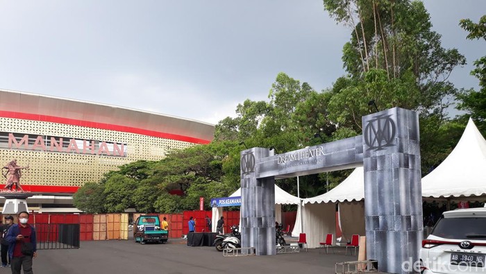 Suasana Stadion Manahan jelang konser Dream Theater, Selasa (9/8/2022).