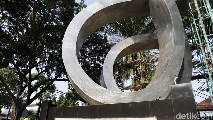 Pemprov DKI Jakarta memindahkan Tugu 66 dari Jalan Rasuna Said, Kuningan ke Taman Menteng. Saat ini proses pemindahan masih berlangsung.