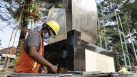 Pemindahan Tugu 66 ini dikarenakan lokasi sebelumnya tertutup halte busway dan terhalang oleh keberadaan stasiun LRT.
