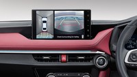 Demi menambah kenyamanan, terdapat layar sentuh berukuran 9 inchi. Foto: Toyota Motor Thailand