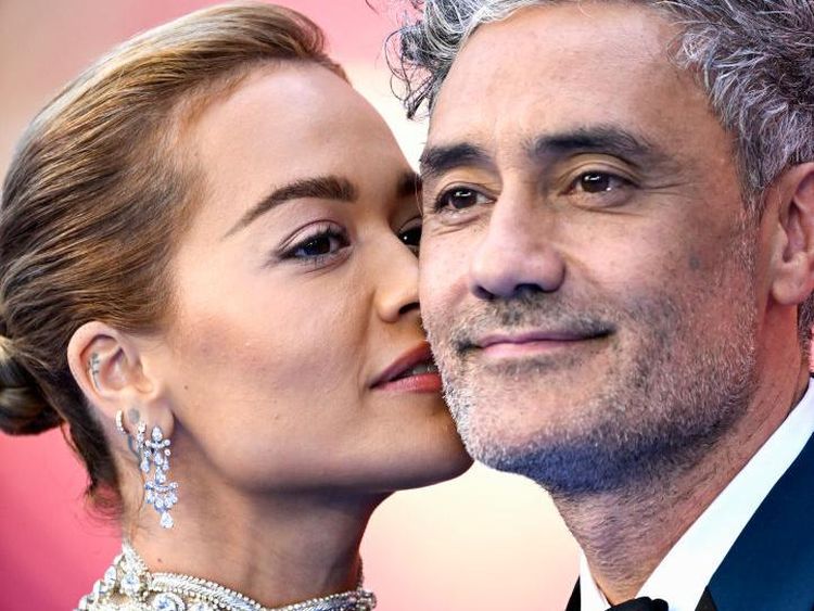 Potret Kebersamaan Rita Ora dan Taika Waititi yang Resmi Nikah