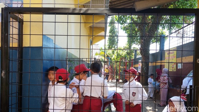 Akses ke ruang kelas SD Bunisari, KBB, Ditutup Ahli Waris