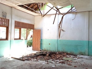 Atap SD di Bojonegoro Ambrol, Siswanya Kini Belajar di Rumah Warga