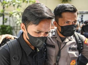 Geleng-geleng Kepala Bharada E Setelah Tahu Digugat Bayar Fee Rp 15 M