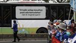 Buruh Geruduk DPR dan Blokir Jalan, Begini Foto-fotonya