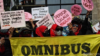 Massa Buruh Kembali Geruduk Gedung DPR, Ada Apa Ya?