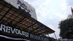 Aksi Ribuan Bobotoh di Kantor Persib Bandung Desak Robert Mundur